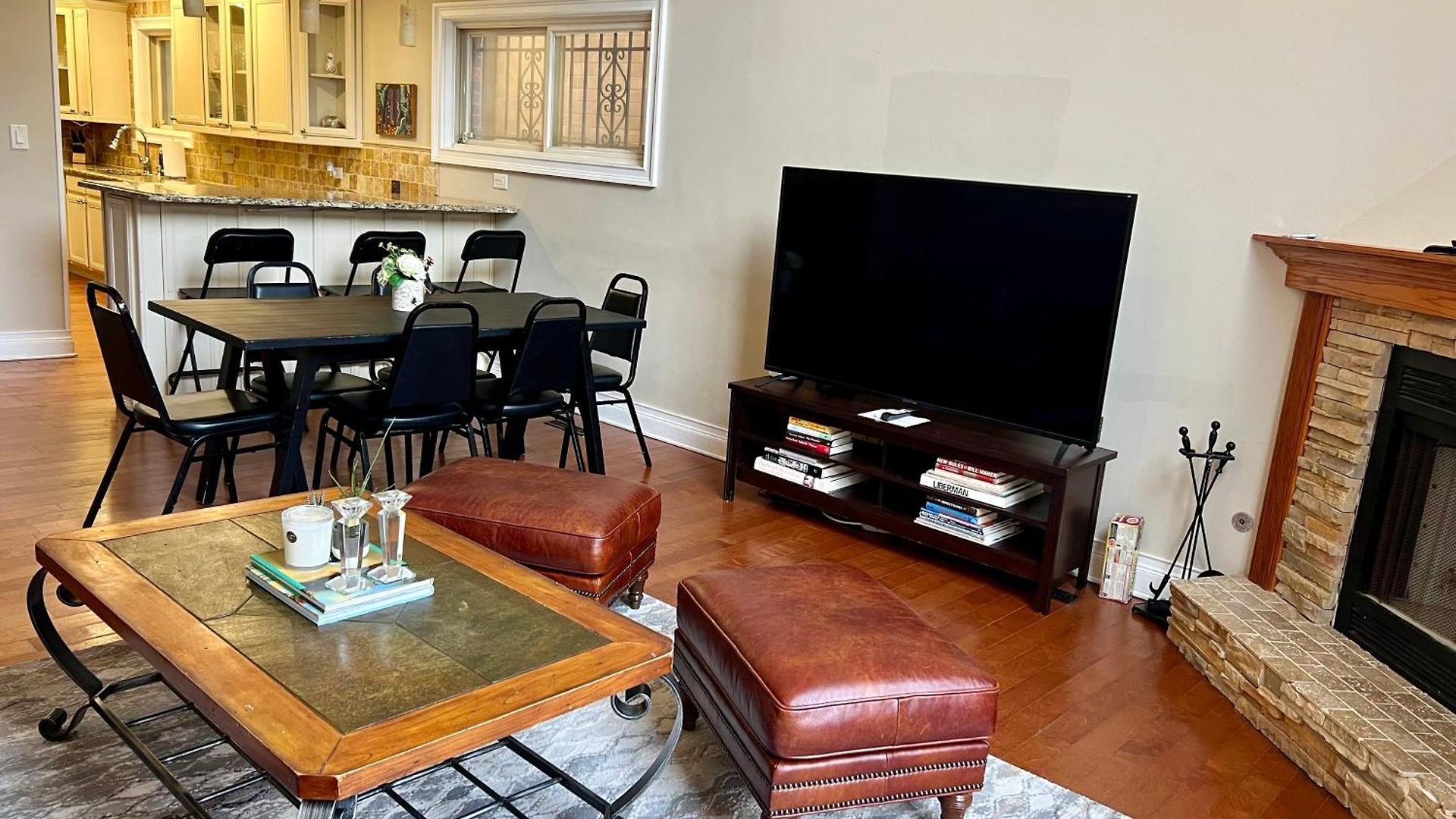 4 Bedroom In Location Parking Fireplace Back Yard Pets Welcome Holiday home