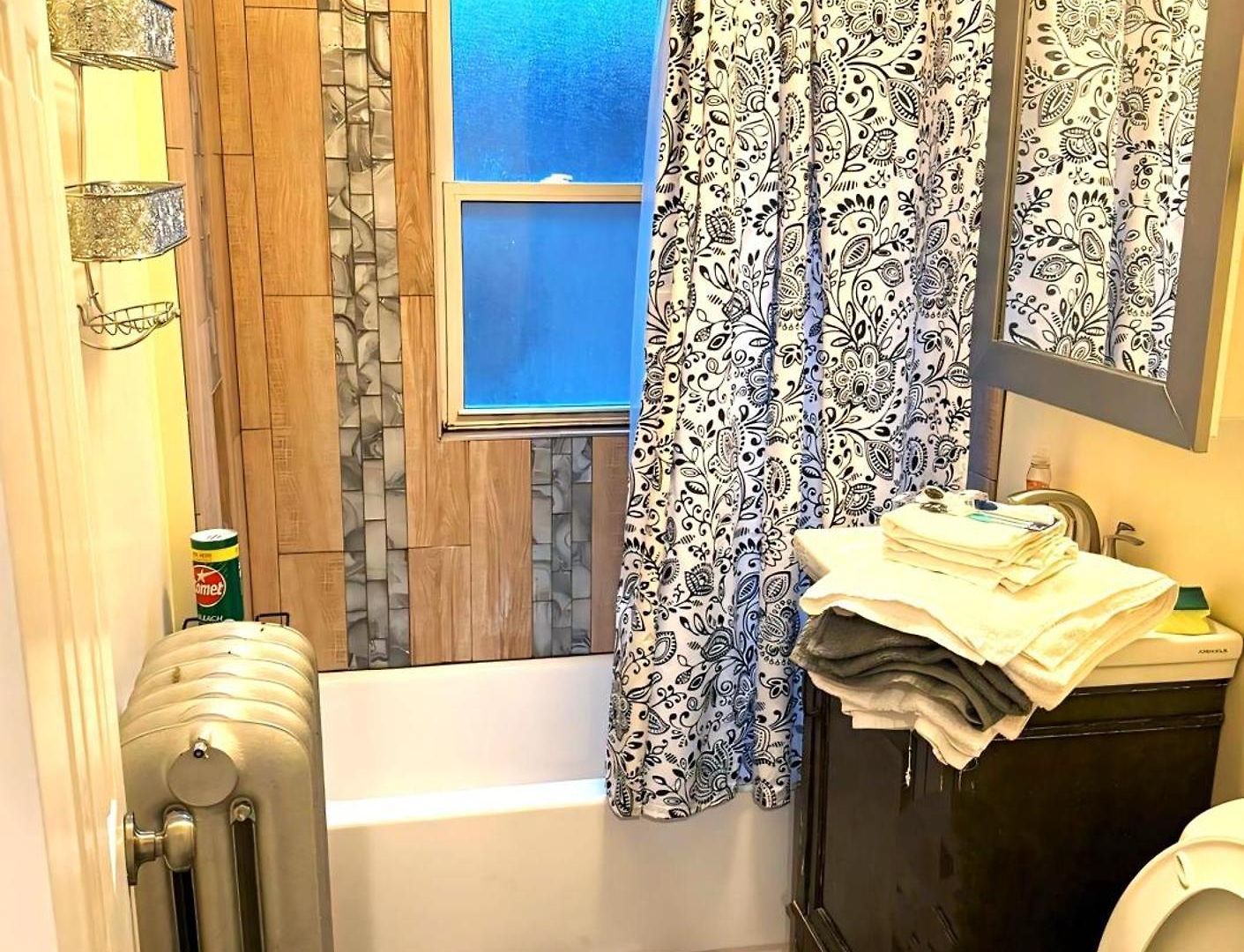 Fully Equipped Cozy 4/5 Br Apartment *