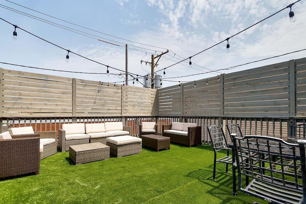 3 Flat Building Downtown - With Private Patios Apartment