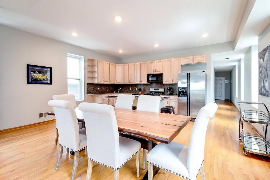 Stunning 2 Floor Penthouse Downtown