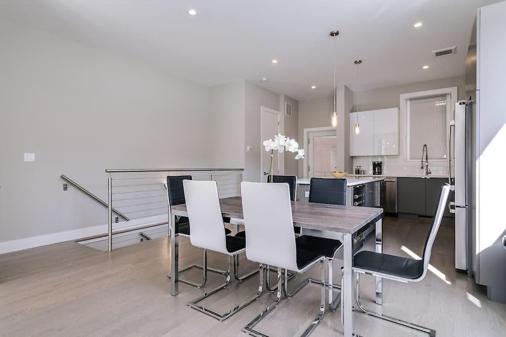 Stunning Duplex #1 - Downtown River North Holiday home *