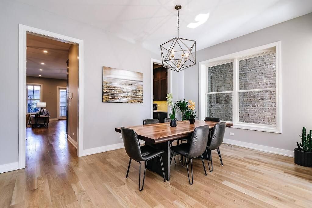 Immaculate Brand New Downtown Apartment *