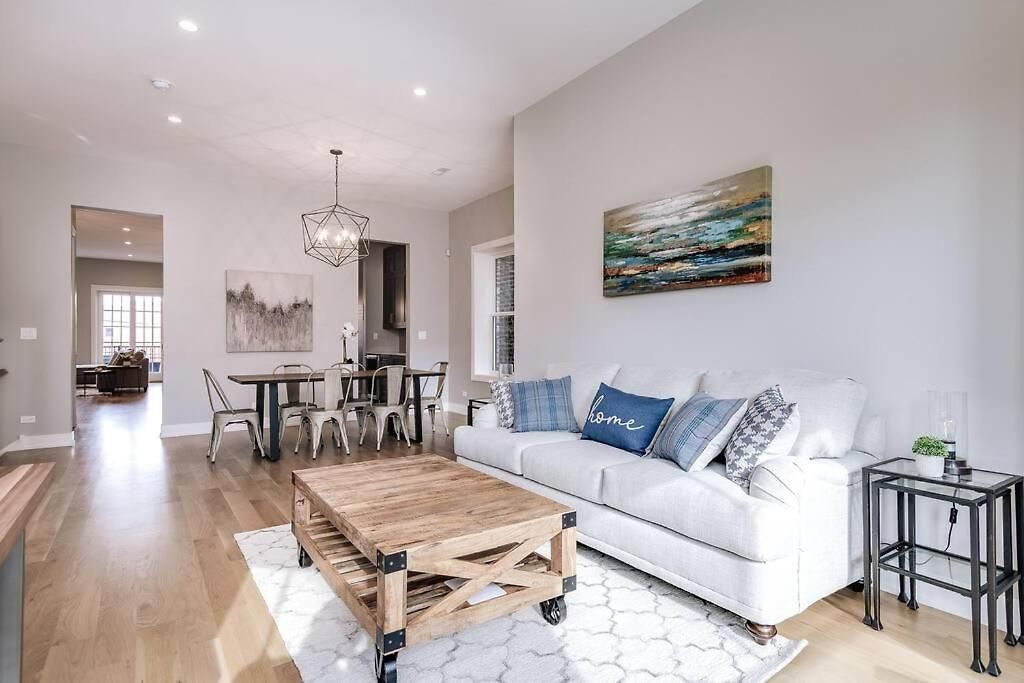 Immaculate Brand New Penthouse Holiday home Chicago