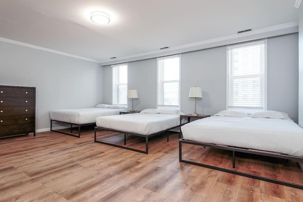 Beautiful Remodeled Penthouse Unit In Old Town * Chicago