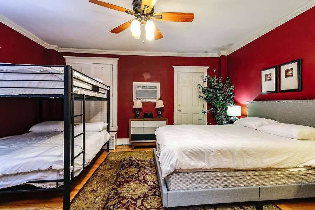 Brownstone In Gold Coast - Downtown Apartment *