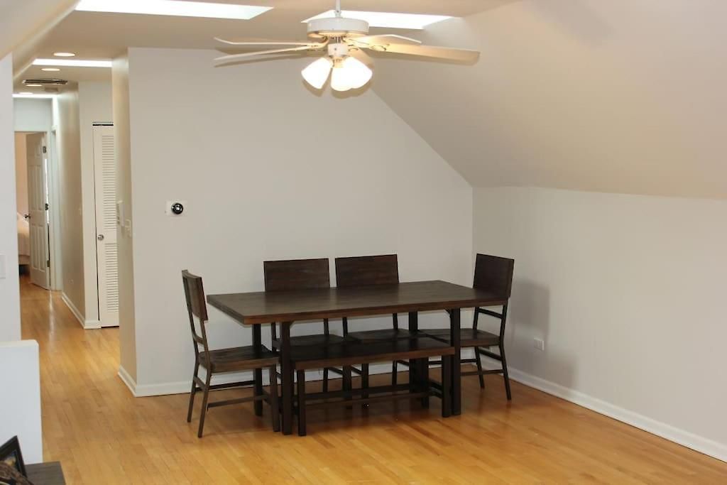 Holiday home Lincoln Park Living - 3 Queen Beds - Sleeps 6