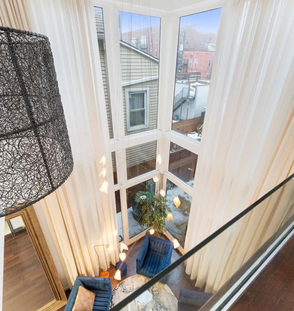 Holiday home 5br 5ba Architectural Estate-theatre Gym Rooftop Chicago