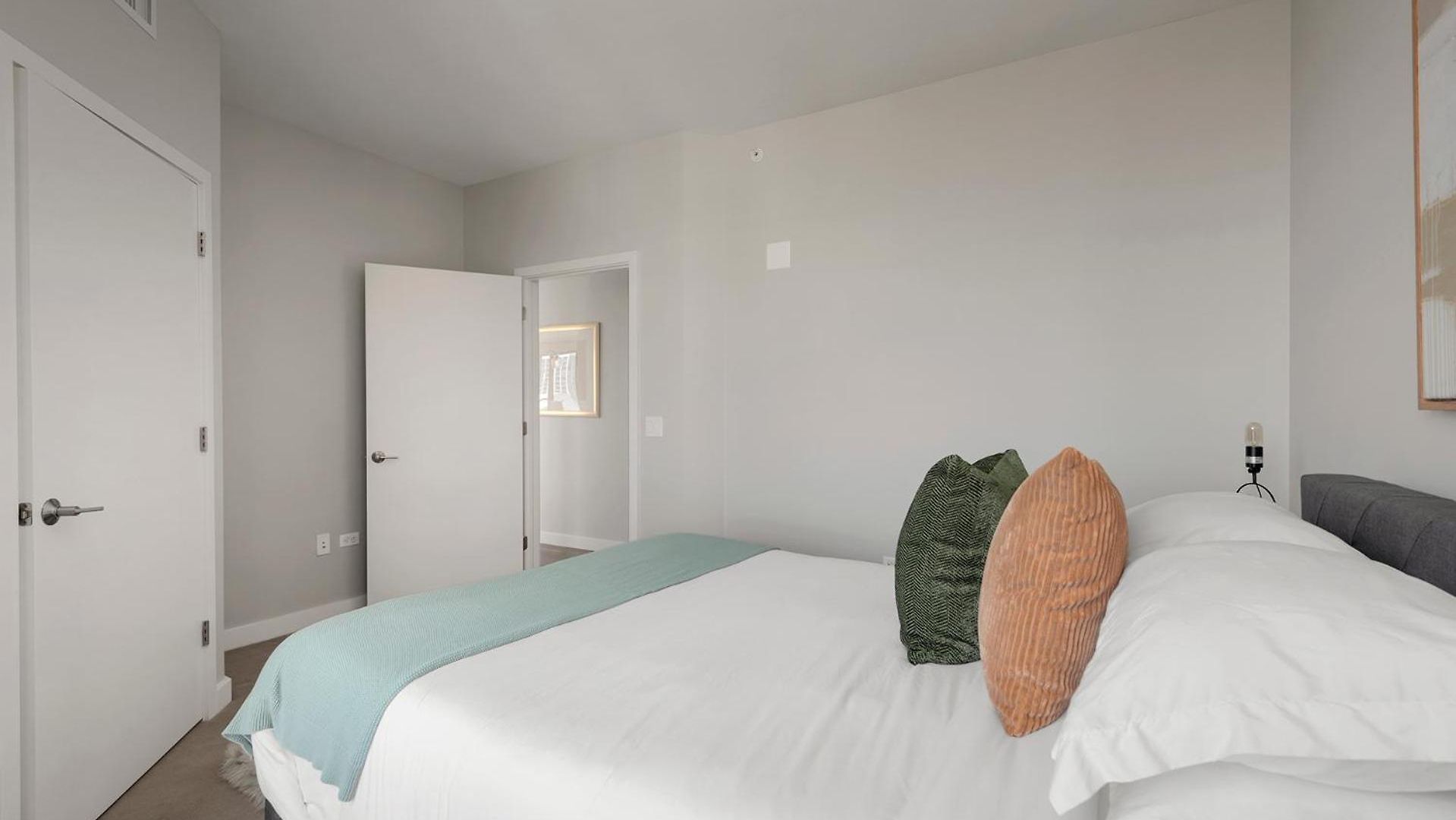 Aurelien Spacious In The Heart Of Gold Coast * Chicago