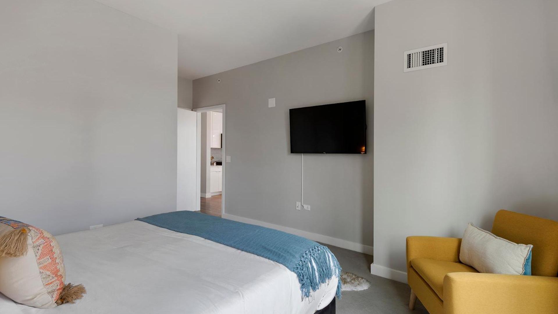 Aurelien Spacious In The Heart Of Gold Coast Apartment Chicago