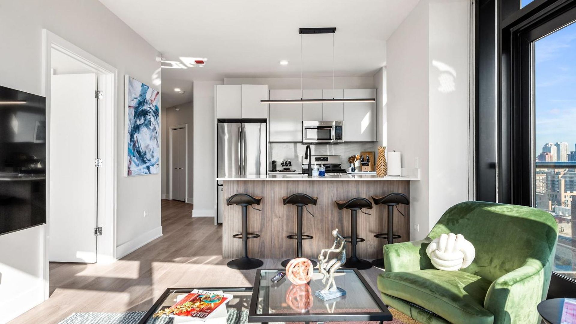 Avra Stylish Prime West Loop Location Near Union Park *