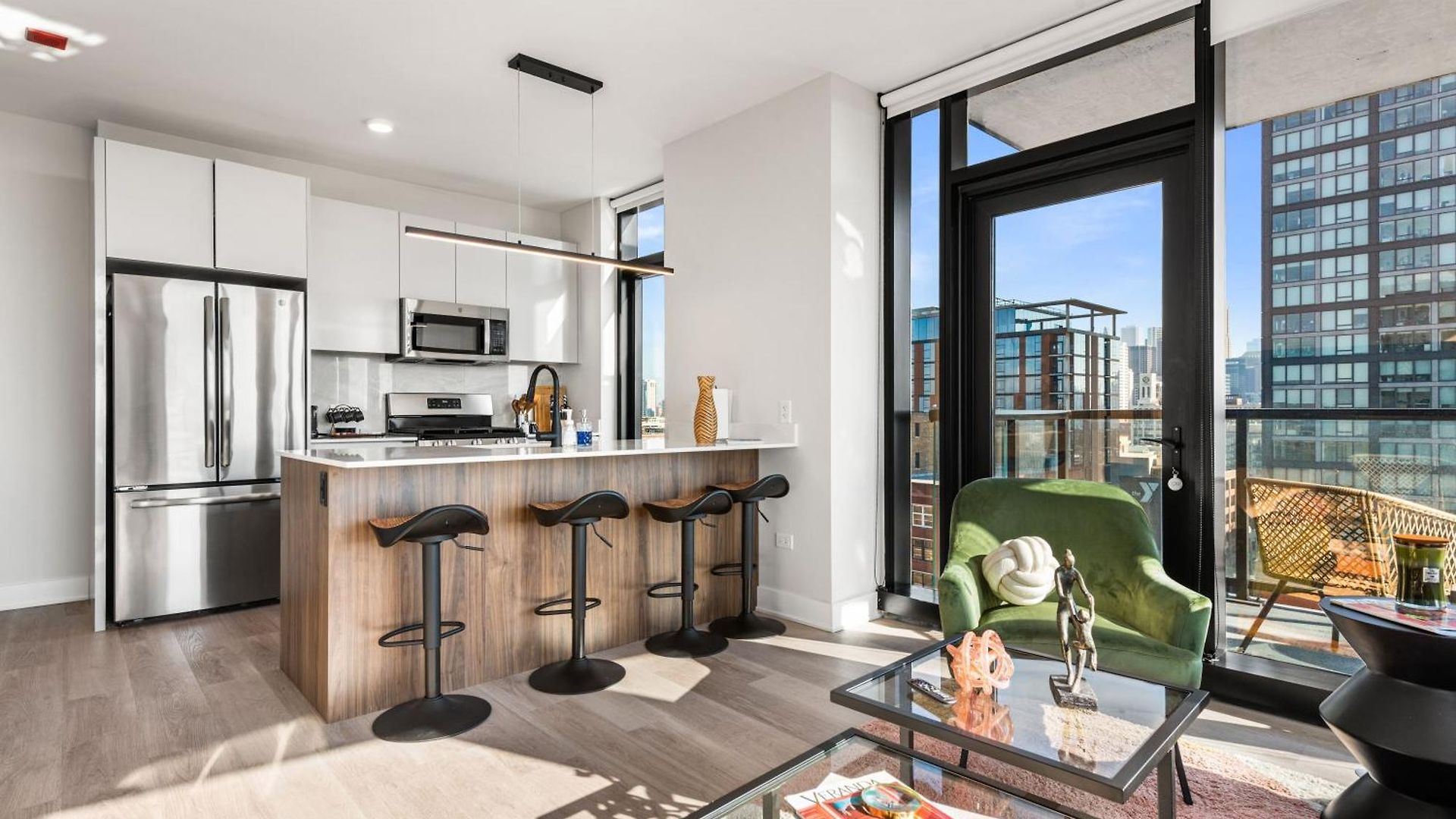 Avra Stylish Prime West Loop Location Near Union Park *