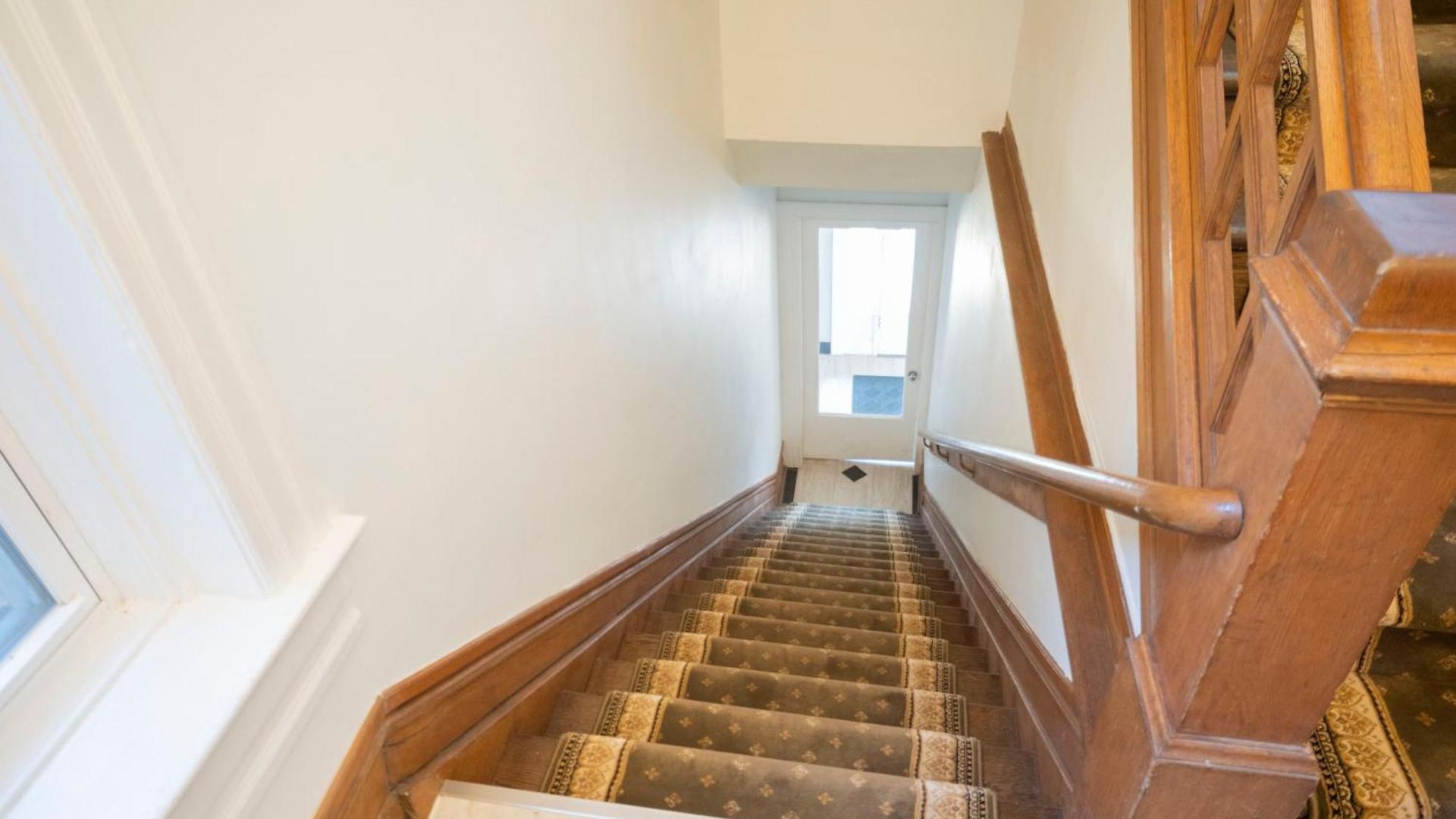 Sleeps 10-20 Free Tv & Parking