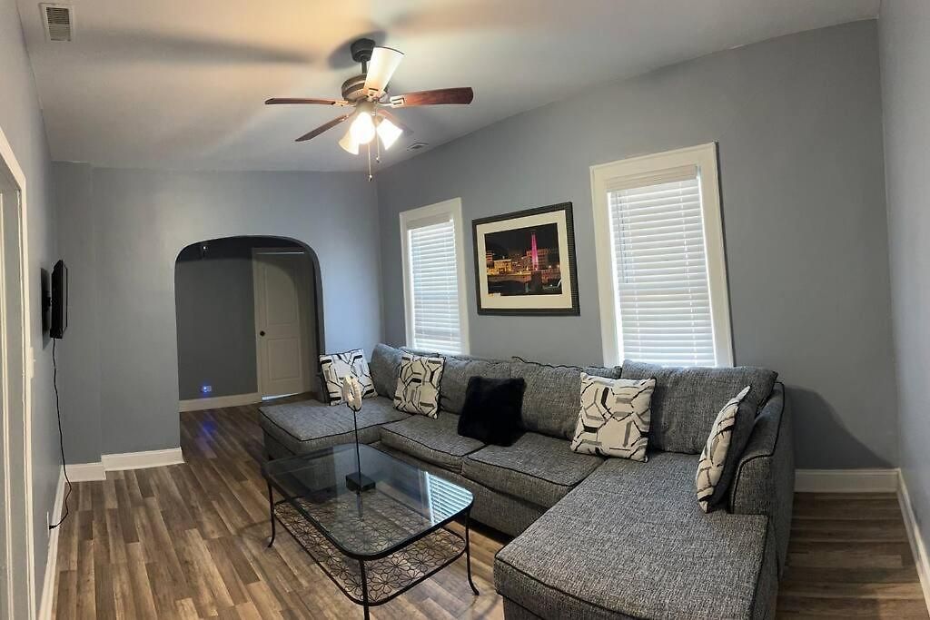 Urban Retreat 3 Bedroom Apt.