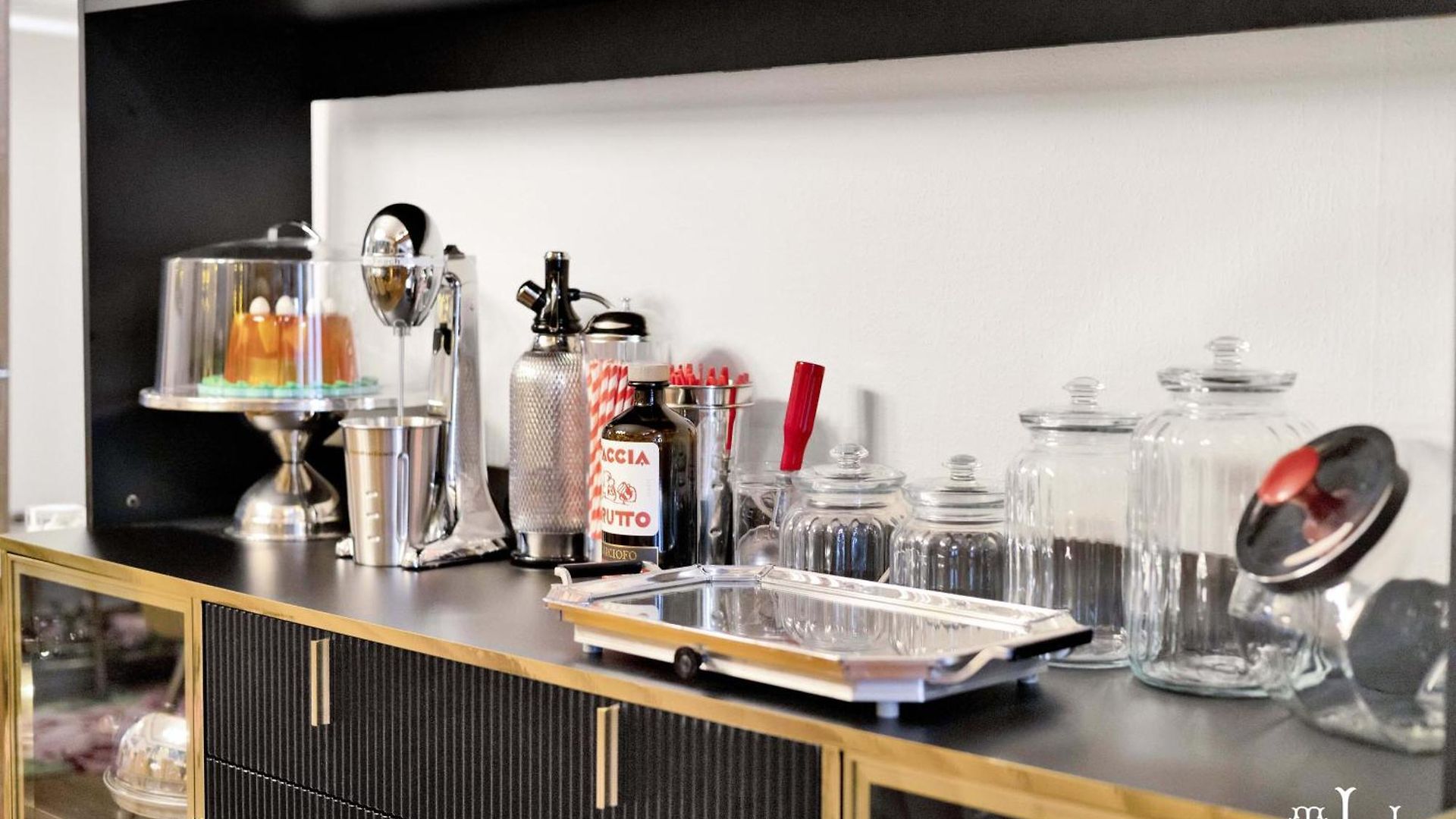 Apartment The Twin Lions: Bespoke Travel W/ Speakeasy* Chicago