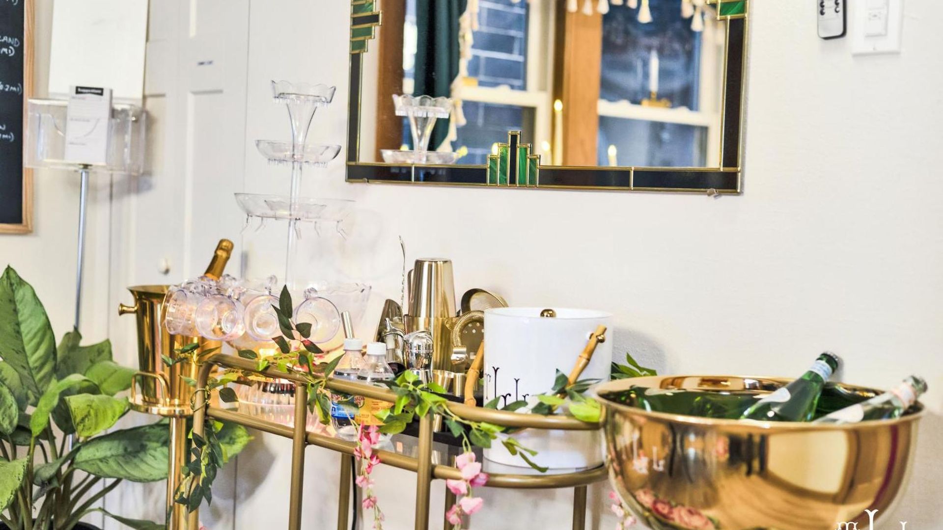 Apartment The Twin Lions: Bespoke Travel W/ Speakeasy* Chicago