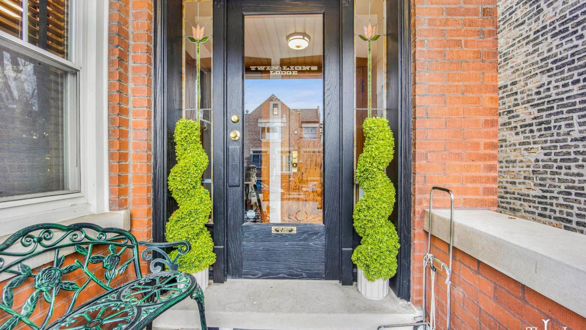 The Twin Lions: Bespoke Travel W/ Speakeasy* * Chicago