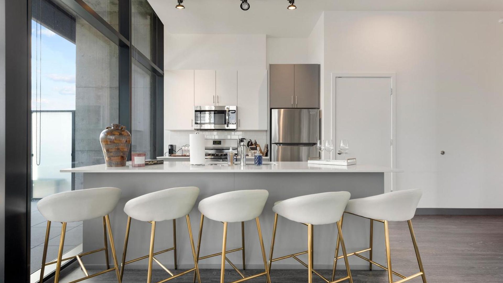 Fulbrix Bright Designer With West Loop Views Chicago