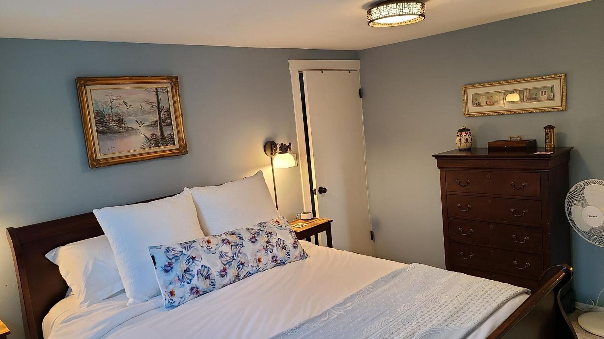 Well-appointed Cozy Portage Park Apt, Dogs, Kids, Free Parking, 420 Compliant *