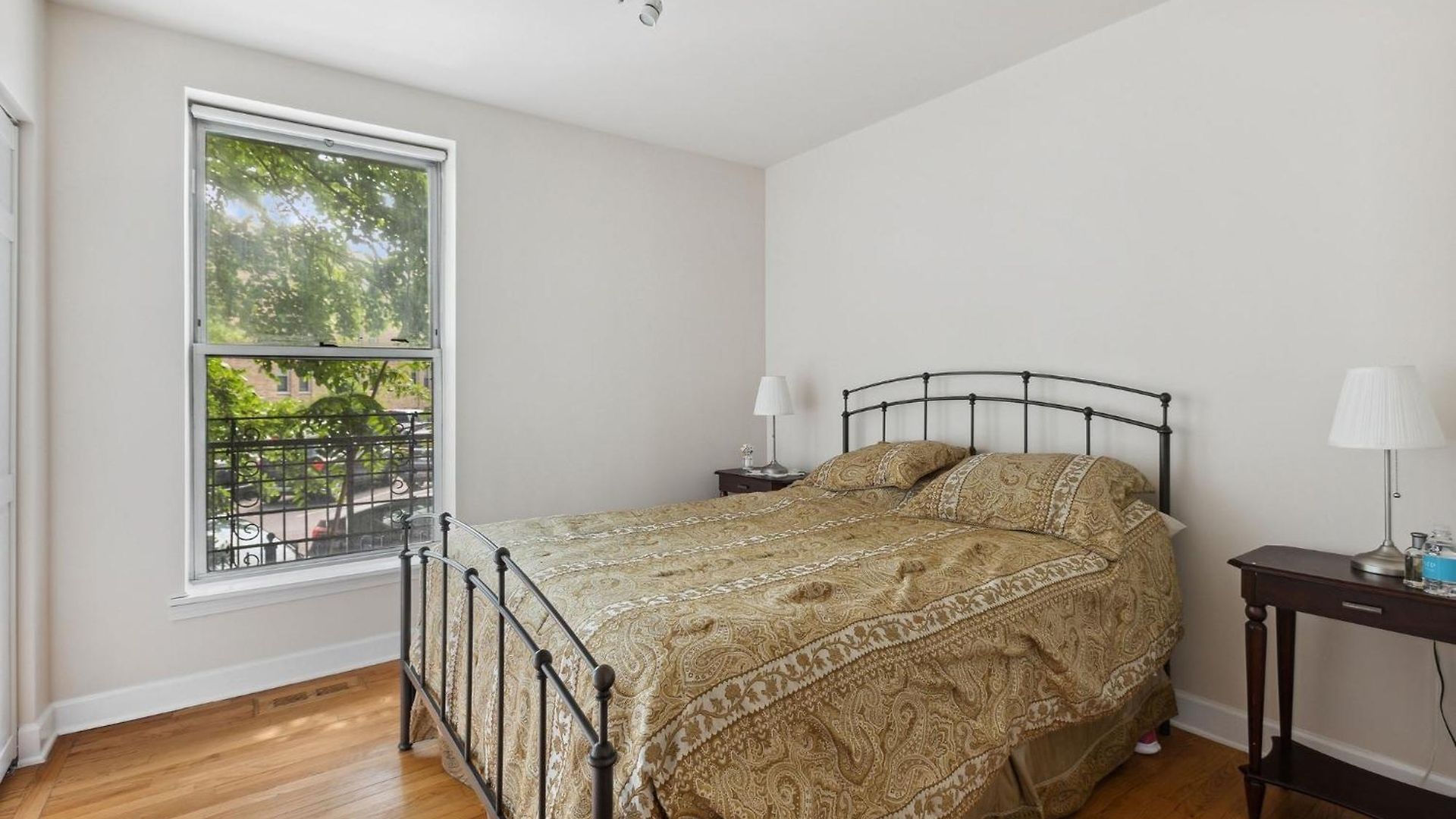 Wrigleyville Away From Home! 5 Mins From Downtown! Steps From Lake!! Cozy!