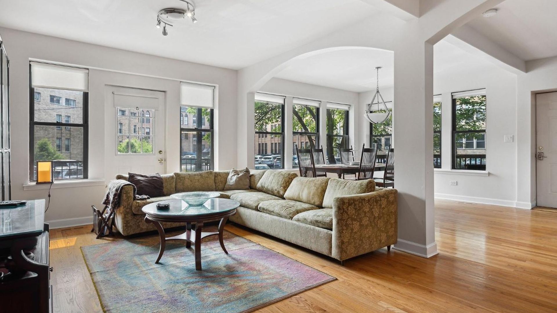 Apartment Wrigleyville Away From Home! 5 Mins From Downtown! Steps From Lake!! Cozy! *