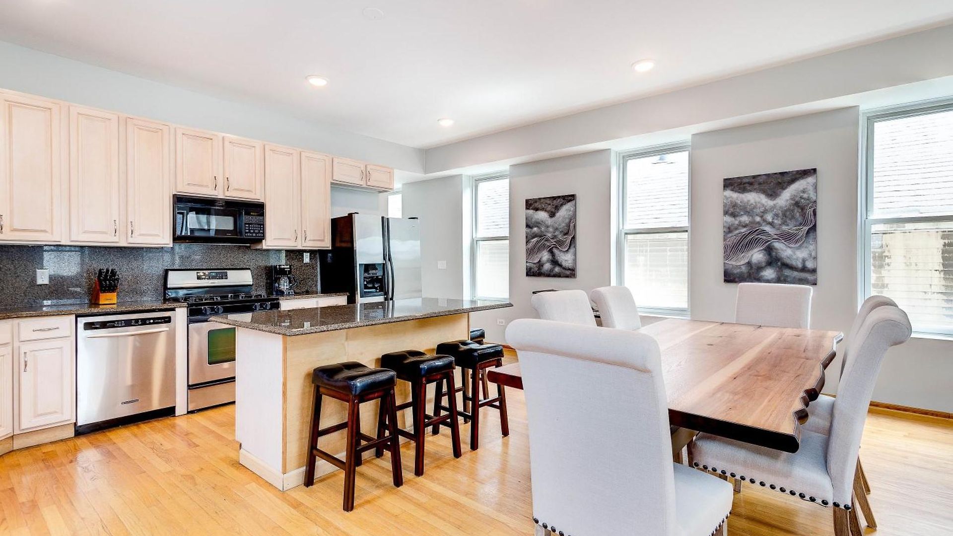 3 Flat Building Downtown - With Private Patios * Chicago