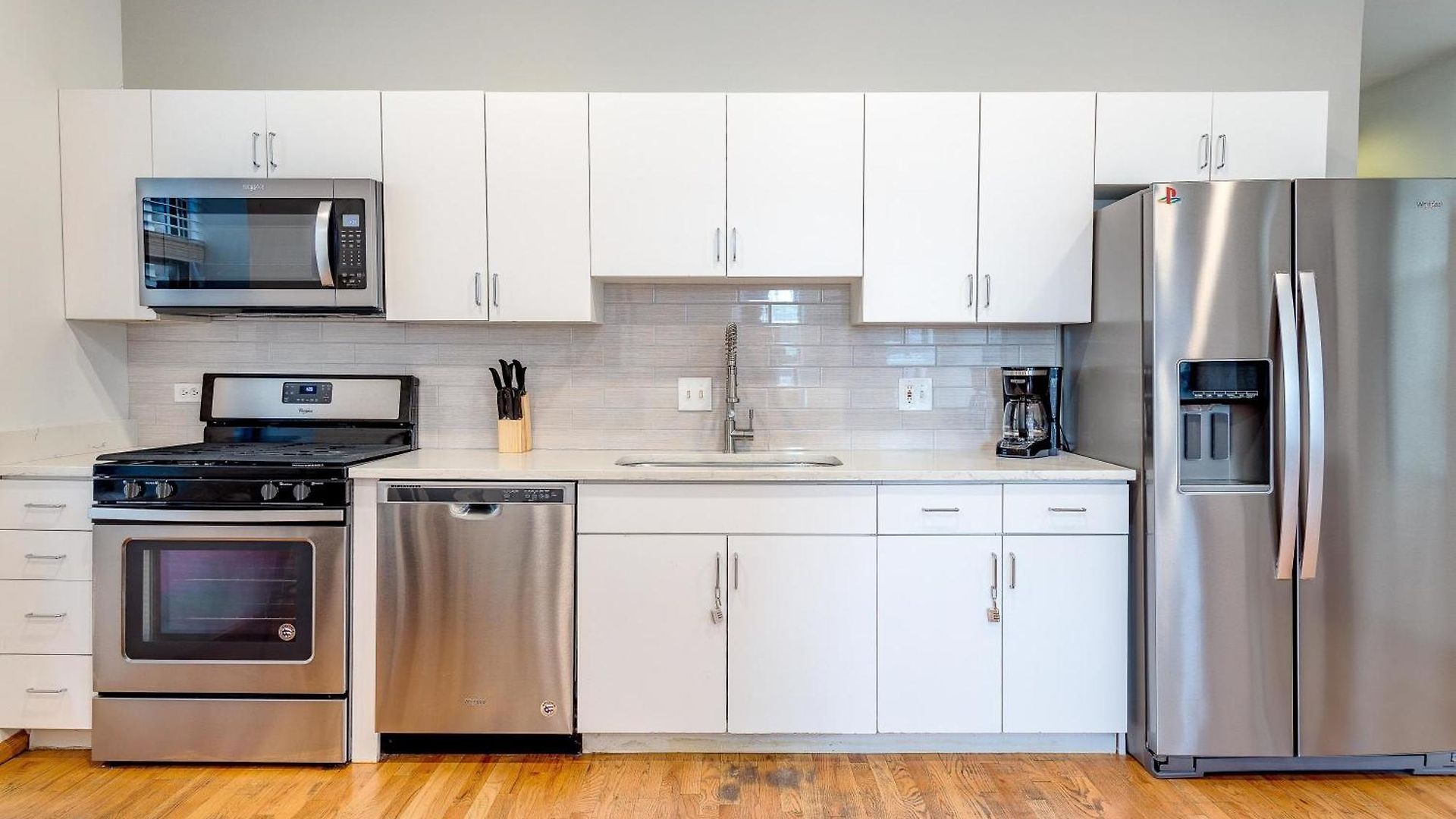 3 Flat Building Downtown - With Private Patios *