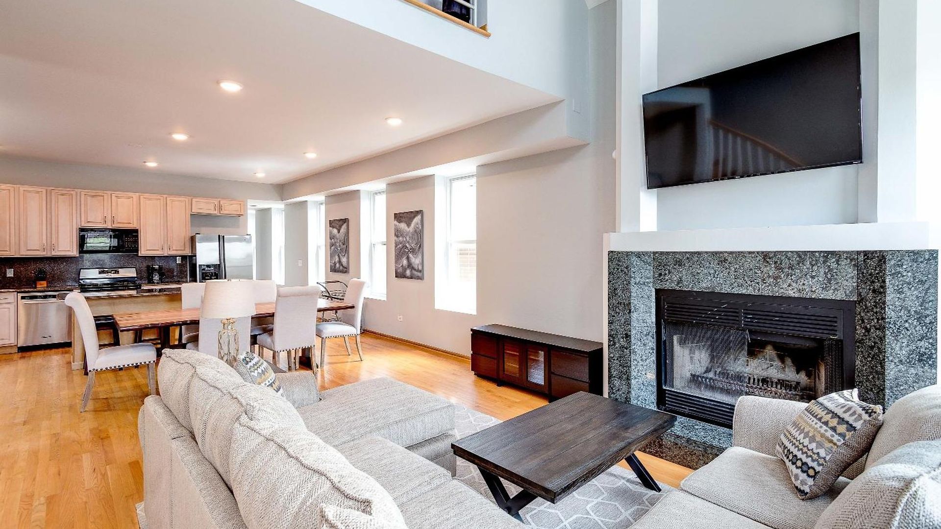 3 Flat Building Downtown - With Private Patios Apartment Chicago
