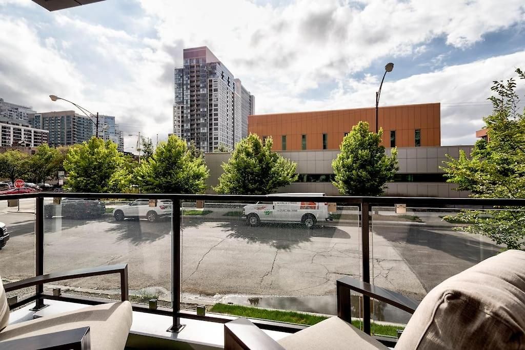 Stunning Duplex #1 - Downtown River North Holiday home *