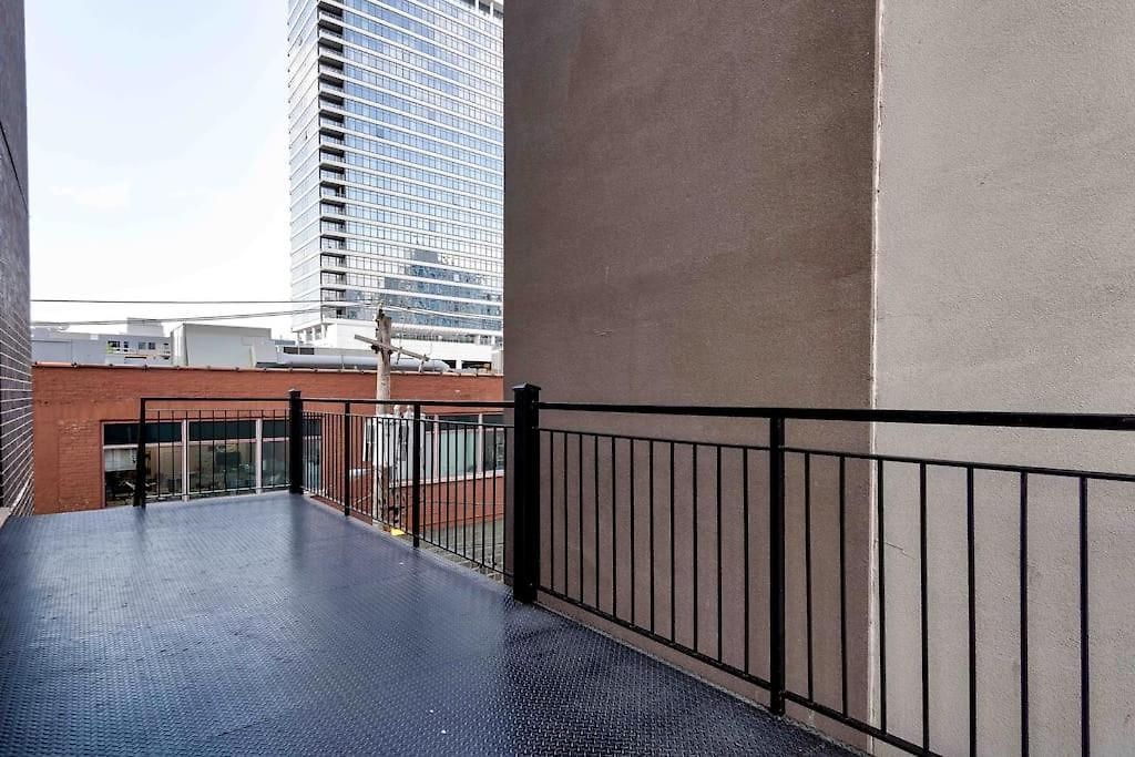 New Construction Building In River North *