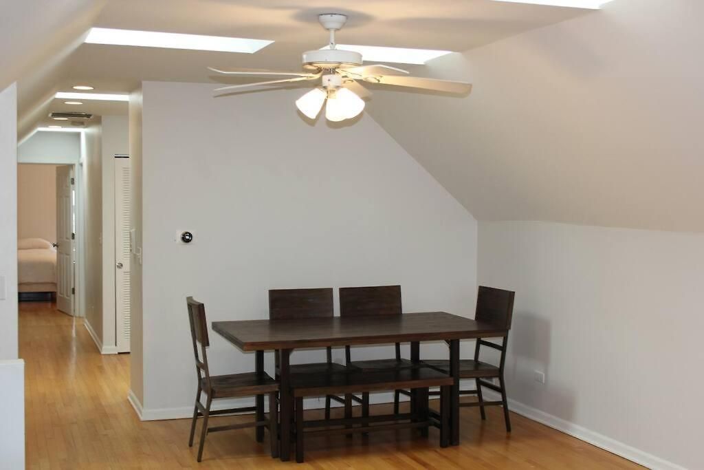 Entire Building-walk To Lincoln Park Or The