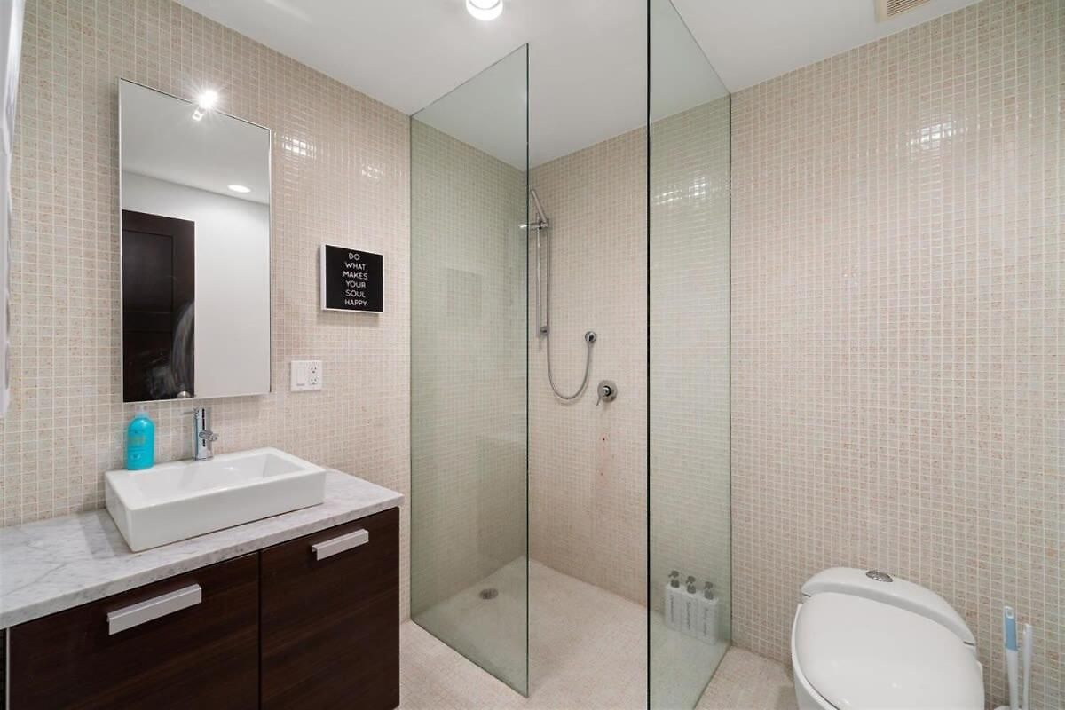 5br 5ba Architectural Estate-theatre Gym Rooftop Chicago