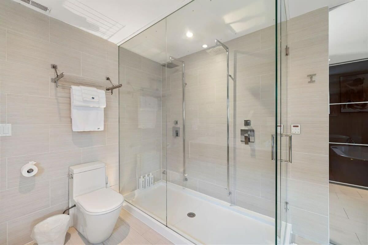 5br 5ba Architectural Estate-theatre Gym Rooftop Holiday home