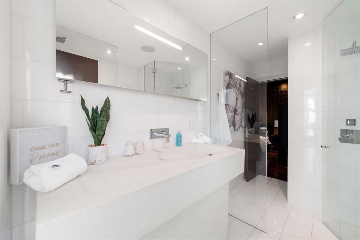 5br 5ba Architectural Estate-theatre Gym Rooftop * Chicago