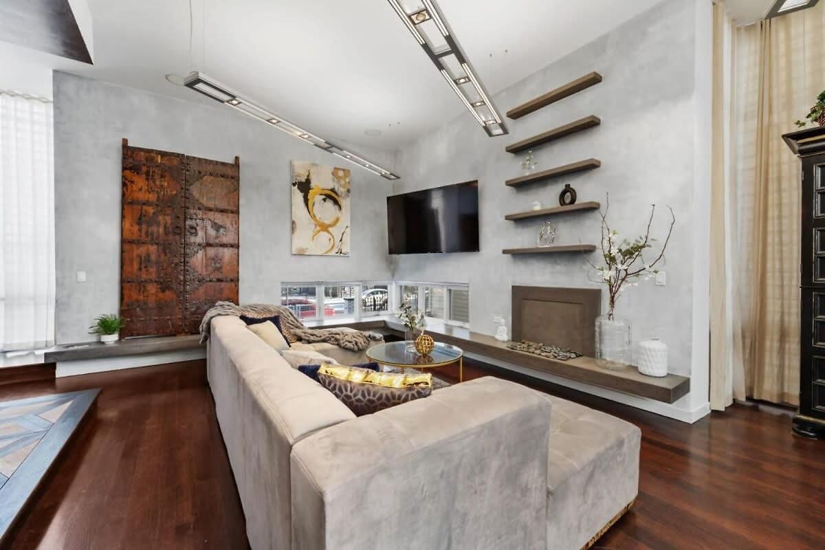 5br 5ba Architectural Estate-theatre Gym Rooftop Holiday home *