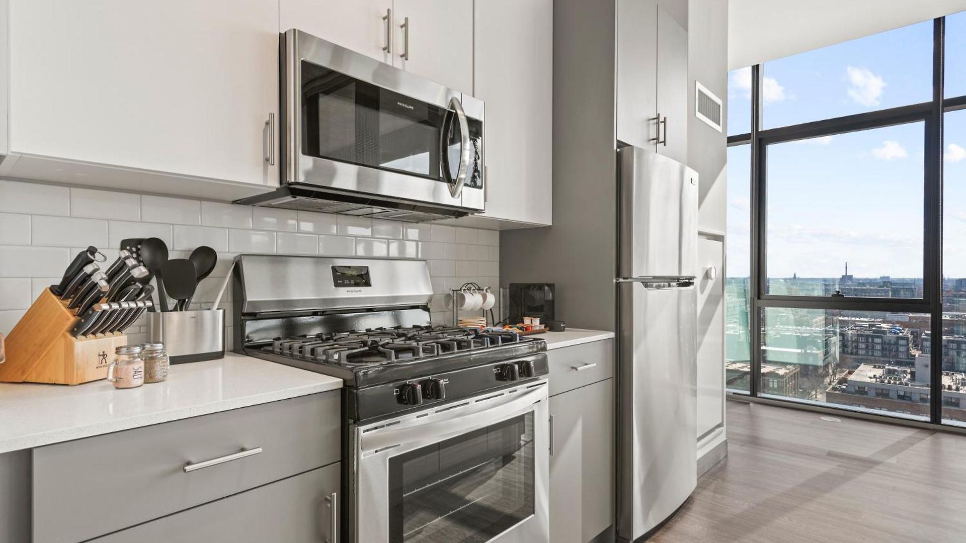 Fulbrix Bright Designer With West Loop Views Chicago