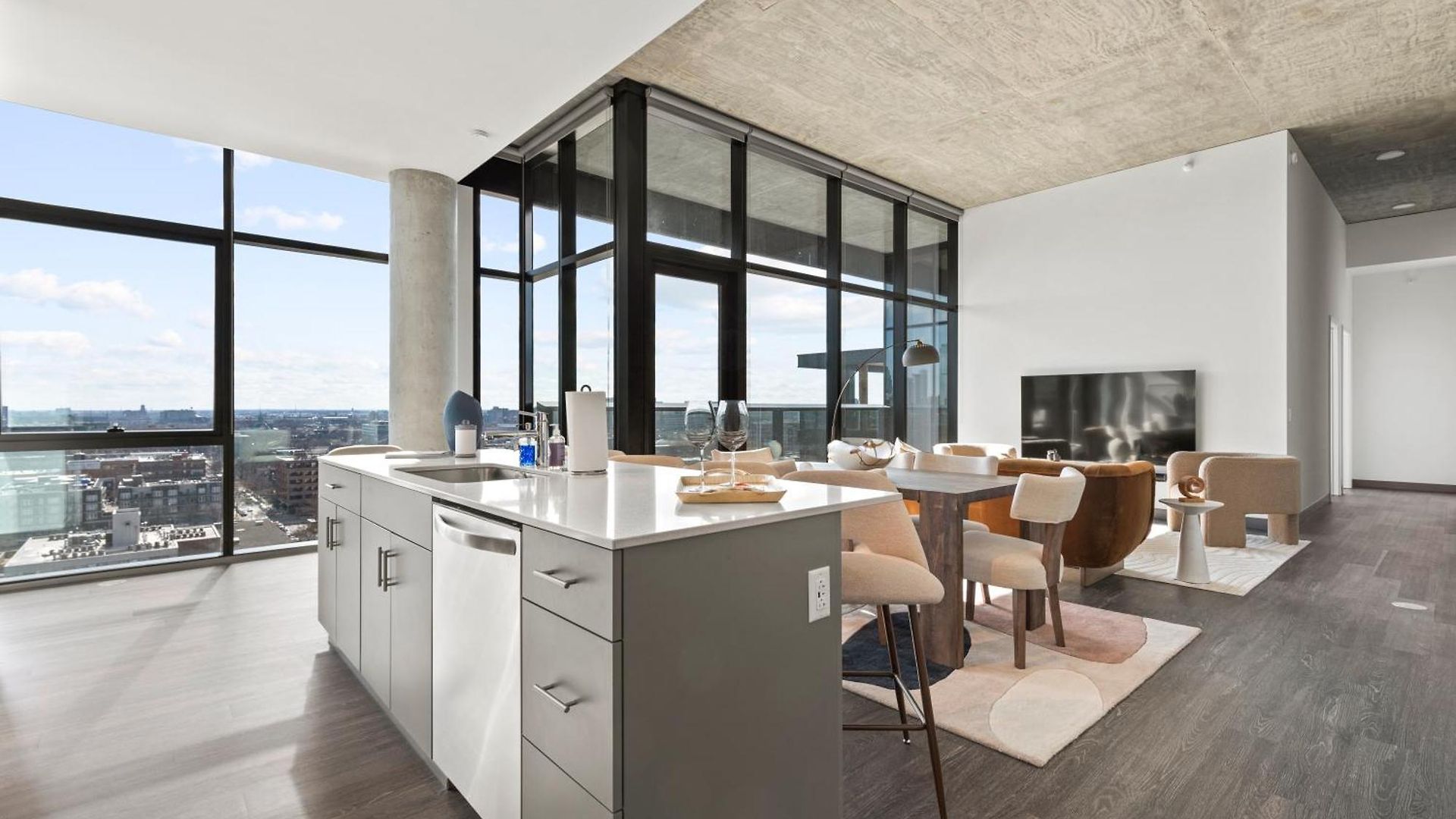 Fulbrix Bright Designer With West Loop Views *