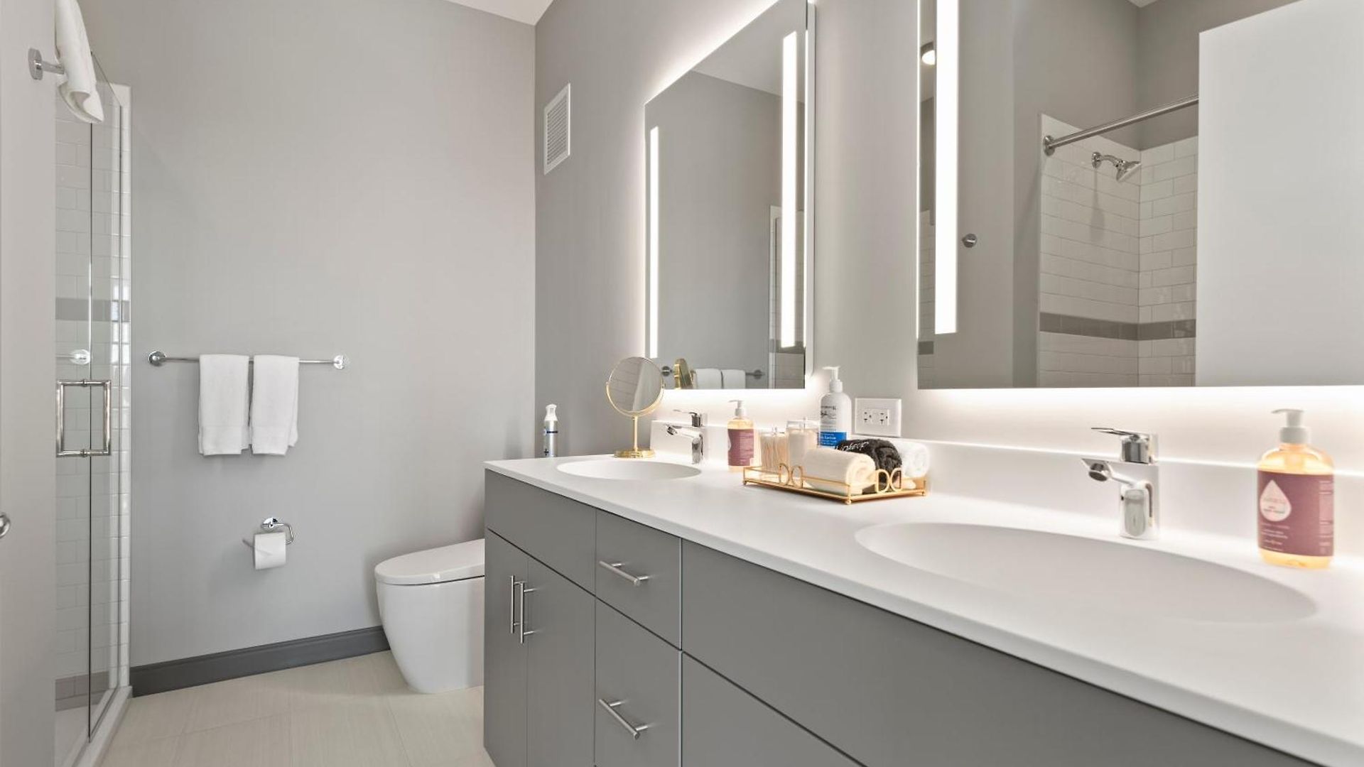 Fulbrix Bright Designer With West Loop Views Apartment *