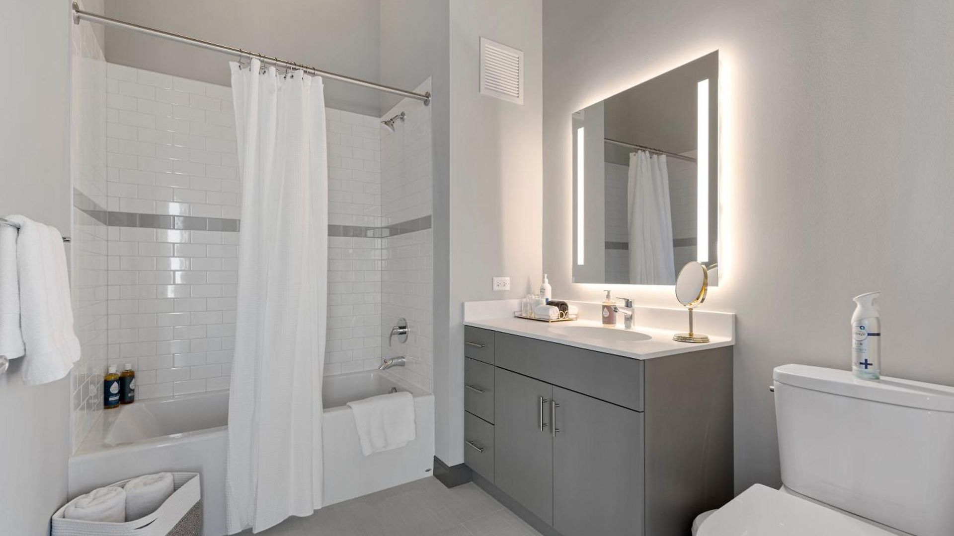 Fulbrix Bright Designer With West Loop Views Chicago
