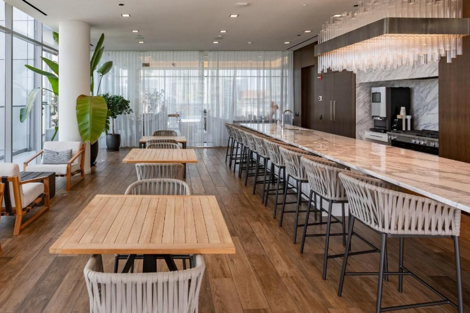 River North 1br W Coffee Shop Gym Nr Chi-972 * Chicago