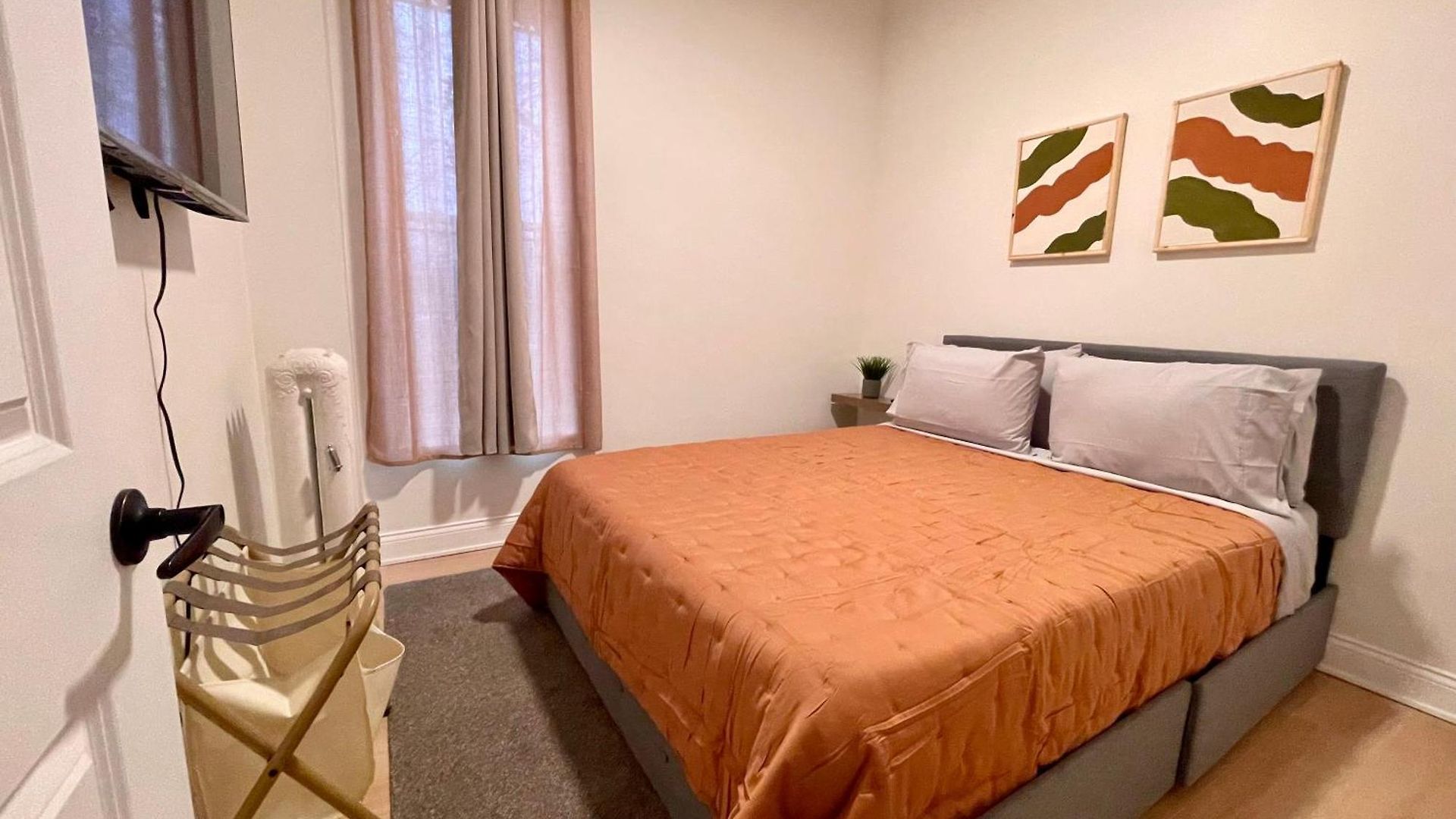 First Floor In Chicago