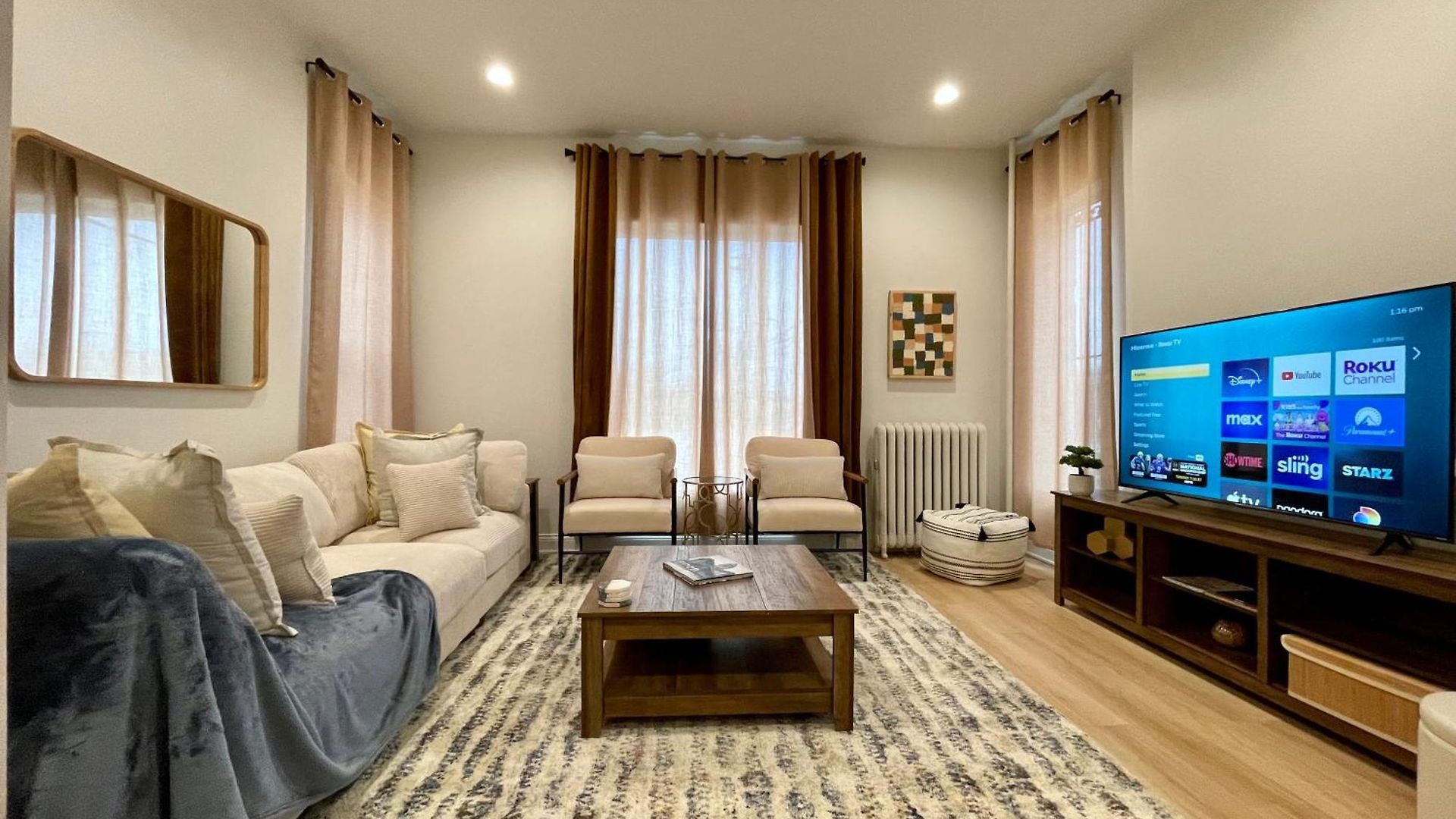 First Floor In Apartment *