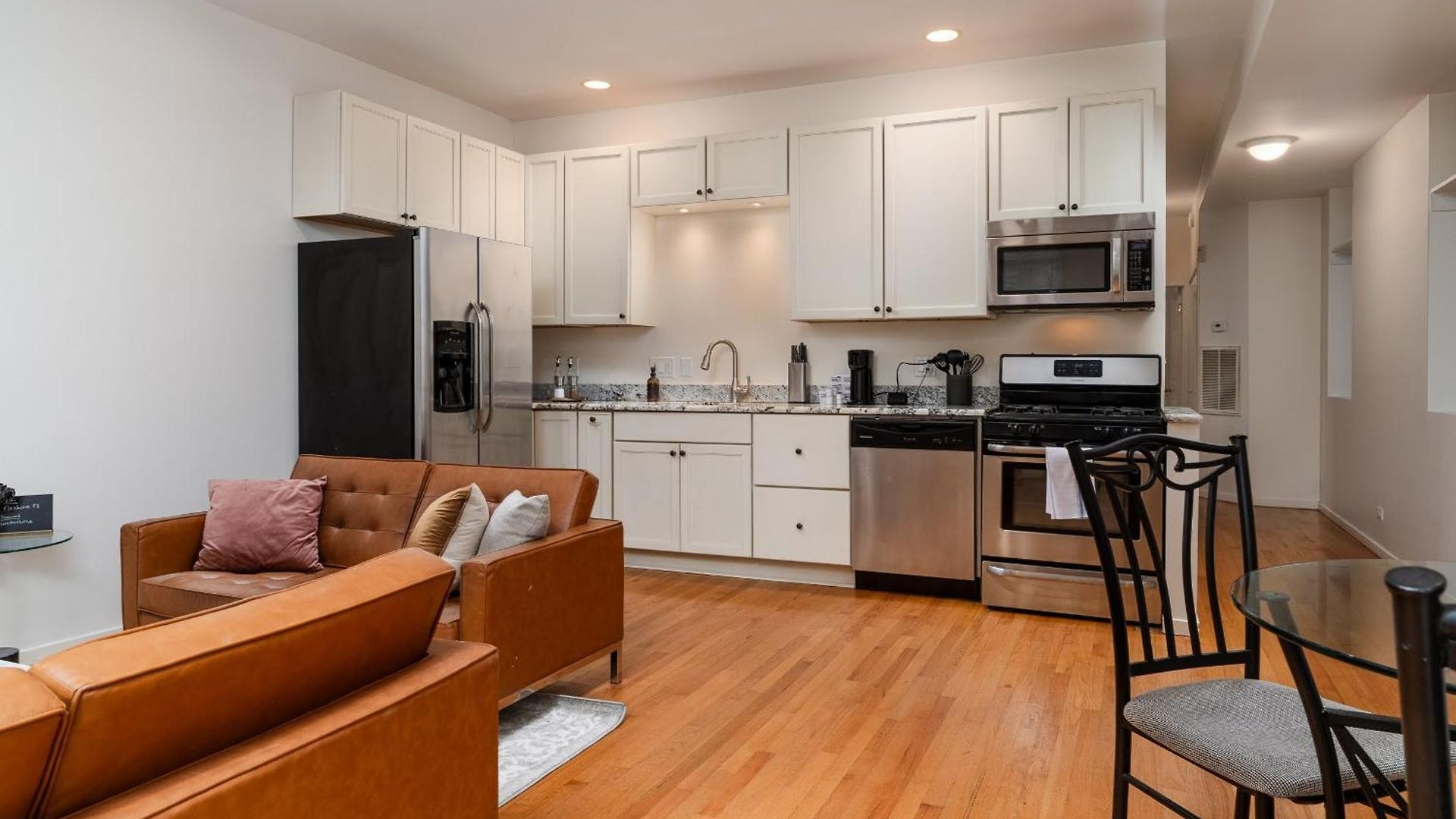 Wicker Park 2br Near Milwaukee Ave Chicago
