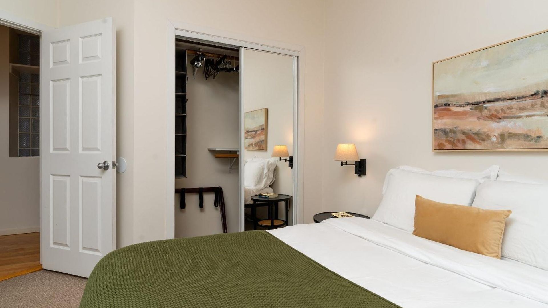 Wicker Park 2br Near Milwaukee Ave *