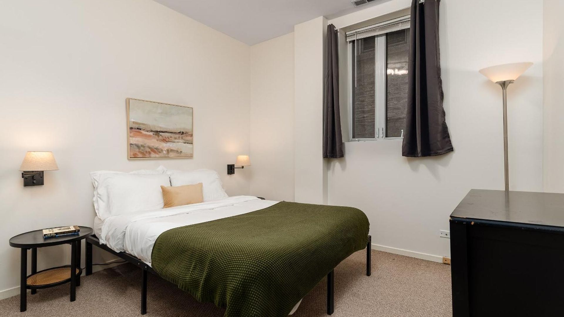 Wicker Park 2br Near Milwaukee Ave Apartment *