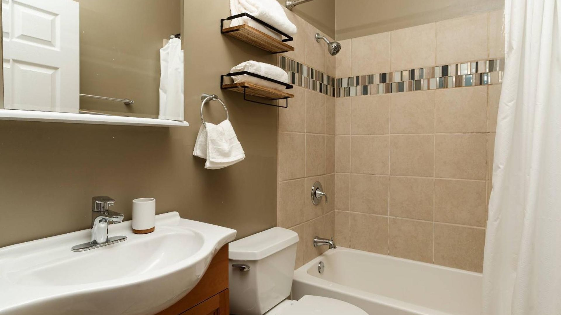 Wicker Park 2br Near Milwaukee Ave Apartment