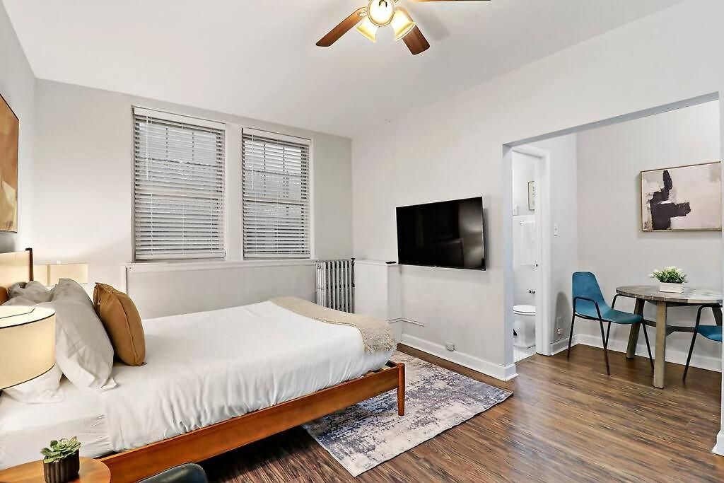 Trendy In - Kenwood 103 & 303 Rep Apartment Chicago