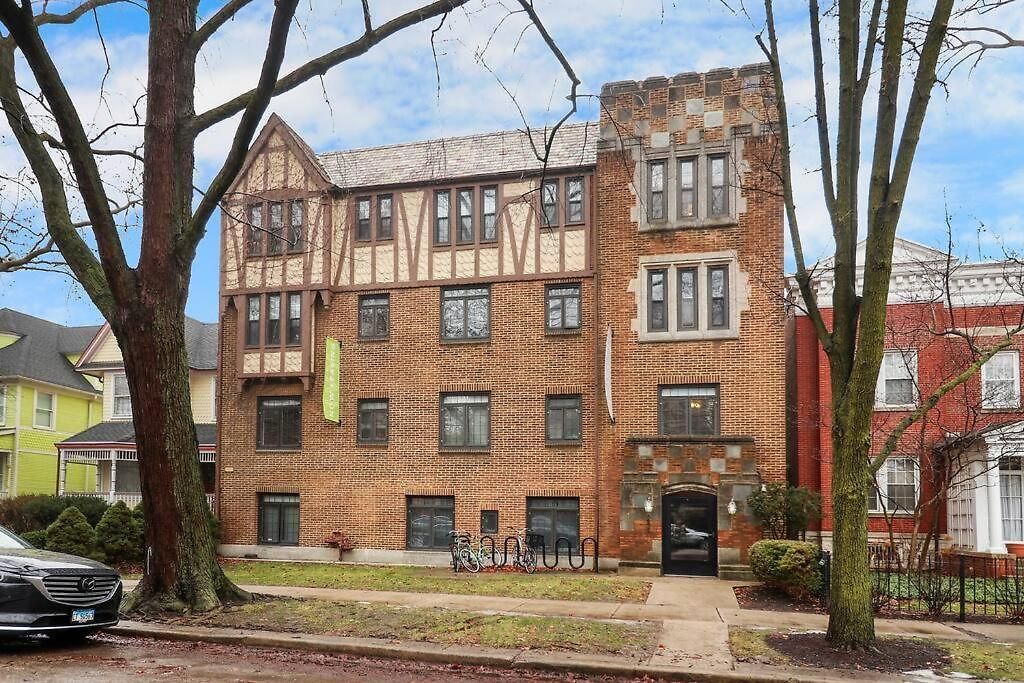 Trendy In - Kenwood 103 & 303 Rep Apartment *