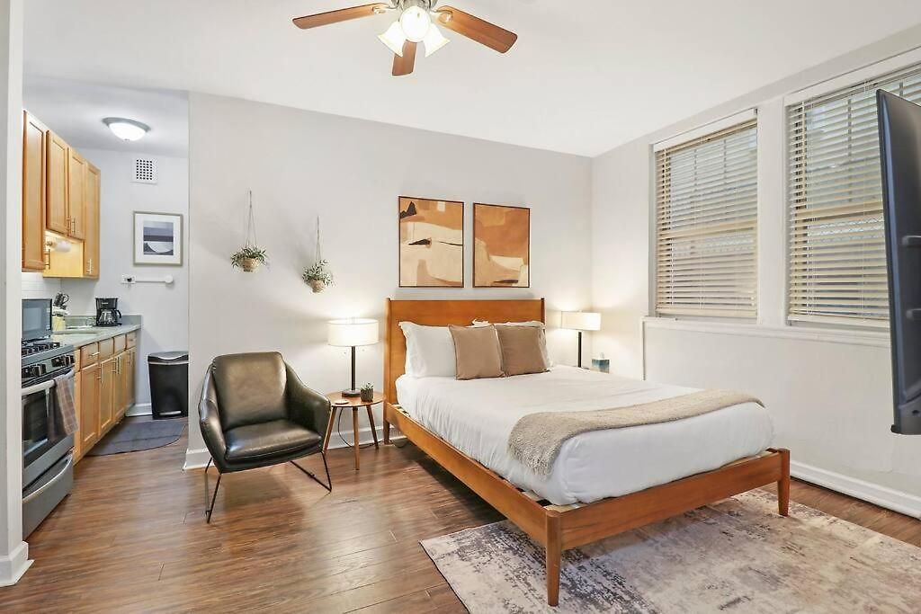 Trendy In - Kenwood 103 & 303 Rep Apartment Chicago