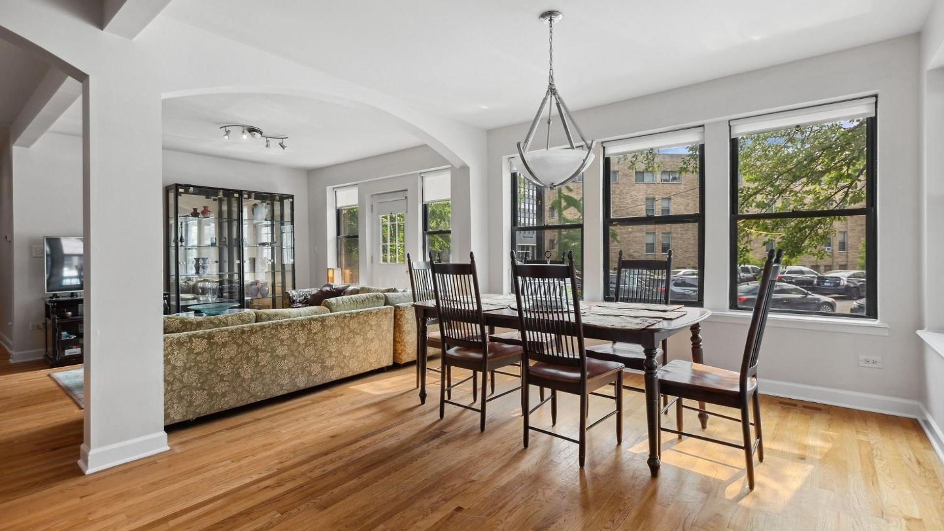 Wrigleyville Away From Home! 5 Mins From Downtown! Steps From Lake!! Cozy! Apartment