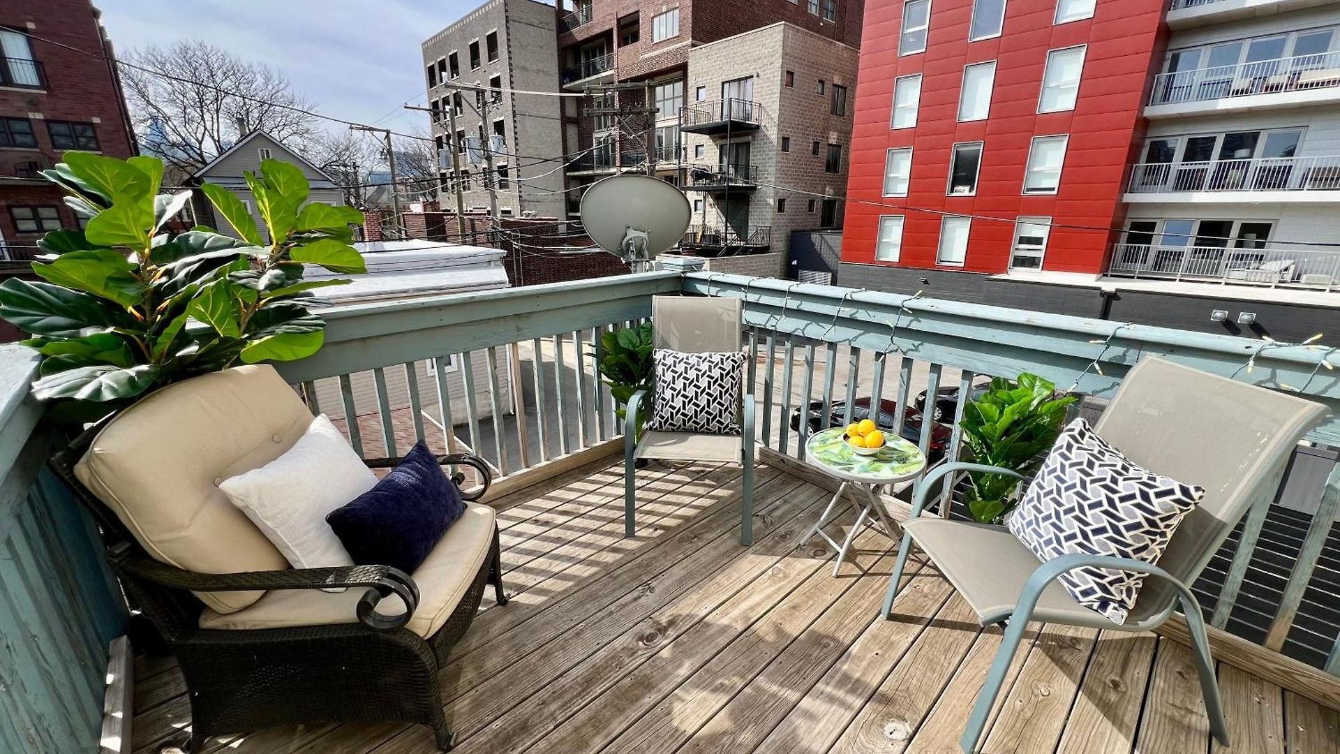 4 Bedroom In Location Parking Fireplace Back Yard Pets Welcome *
